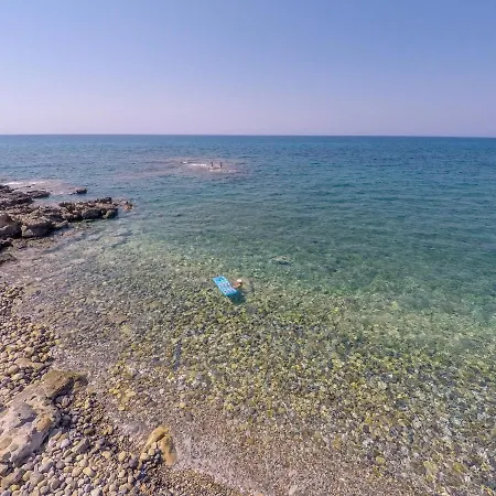 Thalassa Stavromenos *